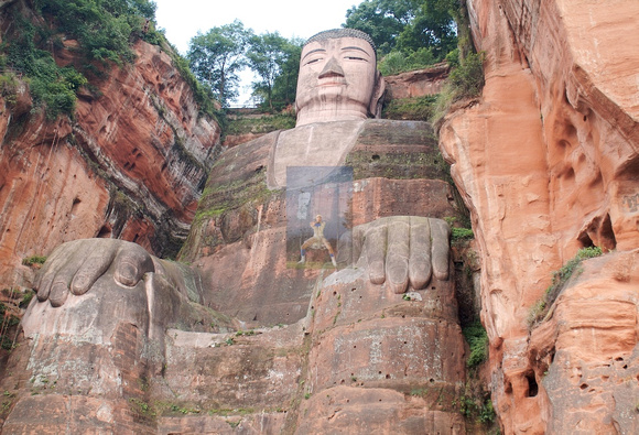 Leishan - the largest sitting Buddah in the world