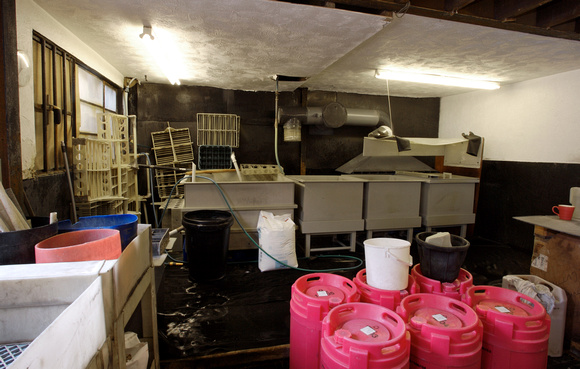 Traditiional acid polishing facilities in Brierly Hill, UK